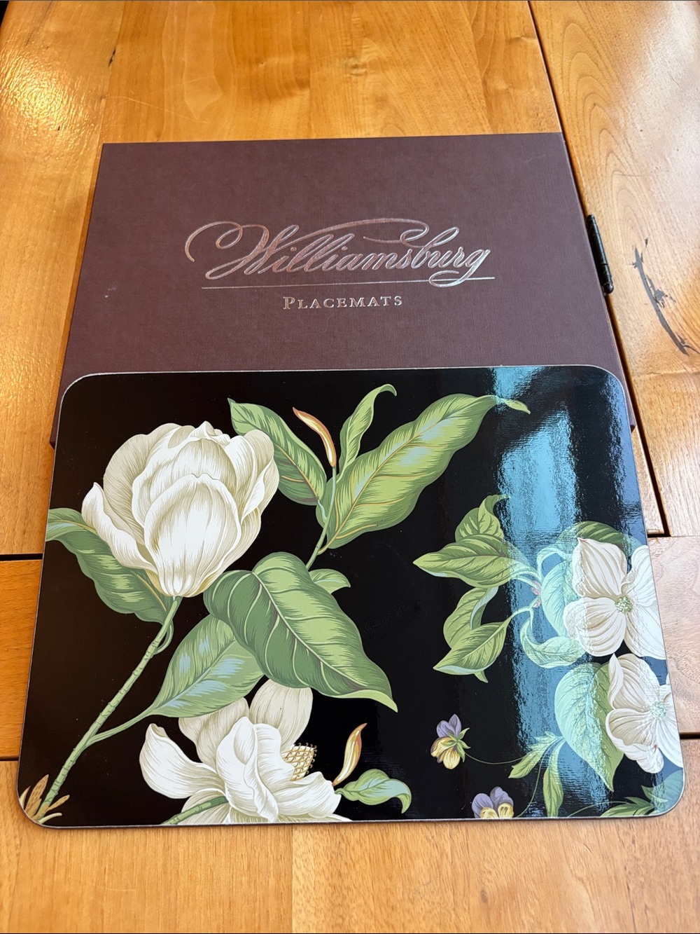 Set of 6 Williamsburg Medium Placemats, like new condition